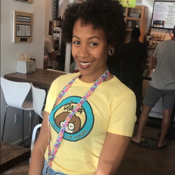 Meet your Posher, LJ - Picture 2 of 3